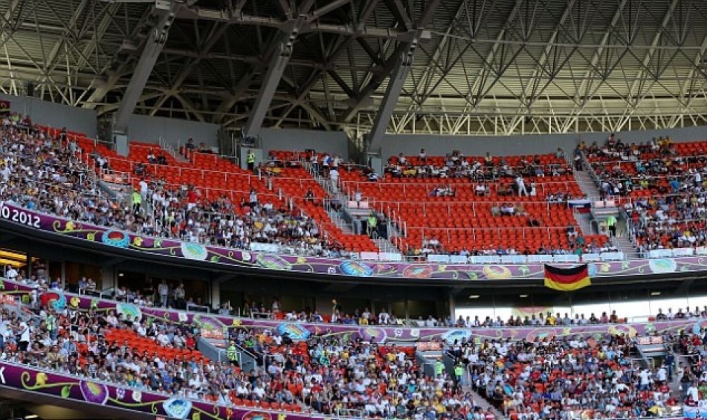 Nogometne novice: Fifa išče način za zmanjšanje števila praznih sedežev, Angleži razprodali Wembley